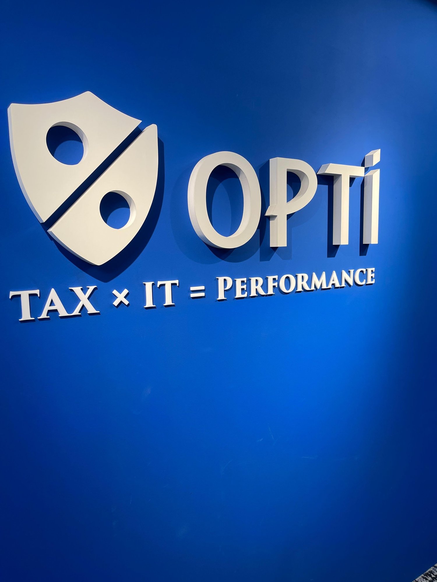 opti_logo_tate